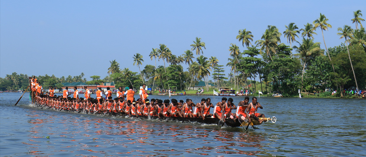 Witness a thrilling boat race